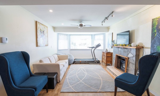 Walnut Grove Apartamento | Ground Level 1 Bedroom Suite in Langley. Full Kitchen. Near golf, and shopping.