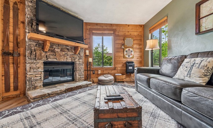 Seven Springs Condominio | GROUND LEVEL MOUNTAIN CONDO, SHUTTLE TO SEVEN SPRINGS RESORT