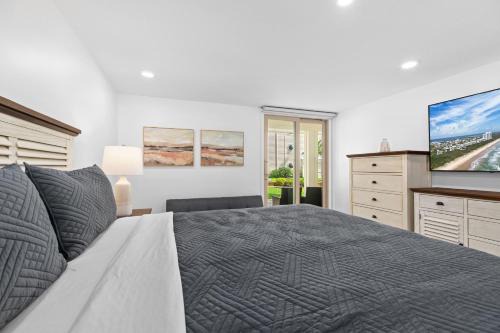 South Padre Island Casa | Ground Level Pet-Friendly Condo Seconds from Beach
