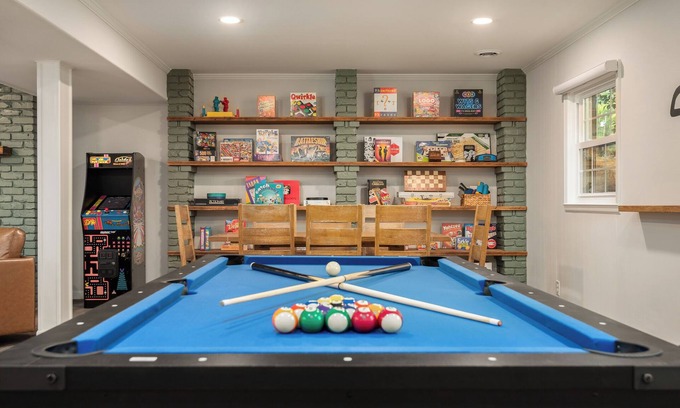 Northwest Raleigh Casa | Group & Family-Friendly | Game Room | Sleeps 14
