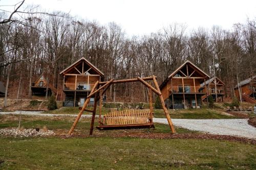 Scio Casa | Group Friendly Cabin with Spa on the Deck in Ohio