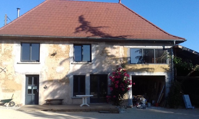 Faverges-de-la-Tour Casa | Group Gîte, Dormitory. Additional 70 m² Room
