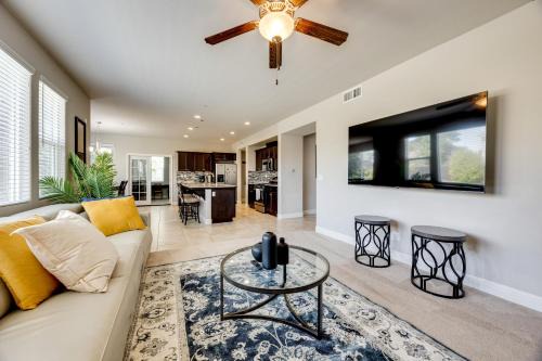 Visalia Casa | Group Getaway 5 Mi to Dtwn Visalia