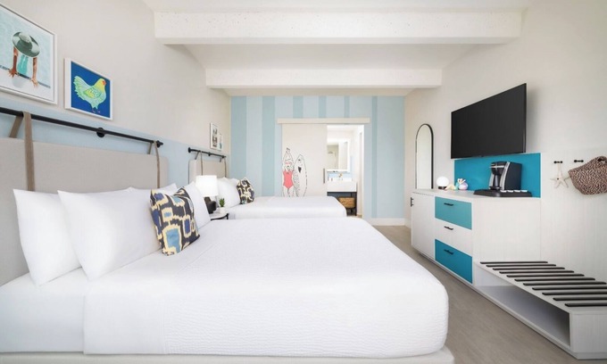 New Town Hotel | Group Getaway in 3 Ocean-View Rooms | Blue Flamingo Resort Key West with Pools