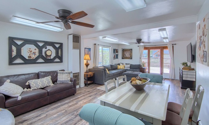 Circleville Casa | Group Getaway w/Mtn Views: Home in Circleville!