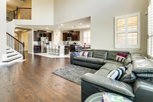 San Antonio Casa | Group Getaway with Home Theater in San Antonio!
