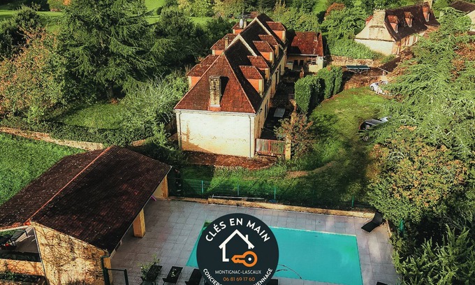 La Chapelle-Aubareil Casa | Group accommodation, swimming pool and tennis