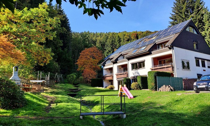 Elpe Casa | Casa grupal para 21 o 32 personas en la región de Harz de Sauerland con jardín en el bosque