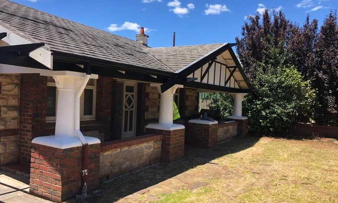 Westbourne Park Casa | Group house with views of the salt pool and spa