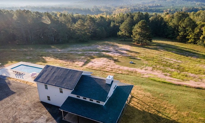 Summerville Otro | New! 15 Acre Group Retreat Video Tour-Full Size Pool, Hot Tub, Sauna, Sleeps 12+
