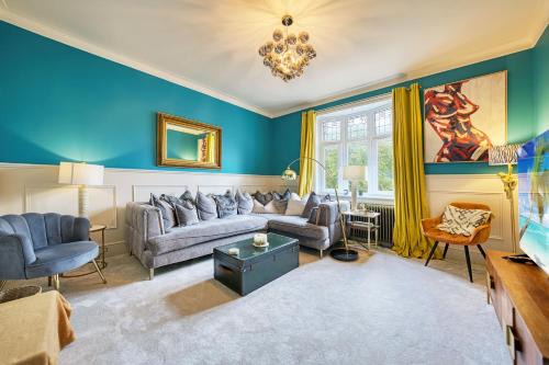 Newton Mearns Apartamento | Group Stay 5BR Home with Parking Sleeps 9 In Giffnock