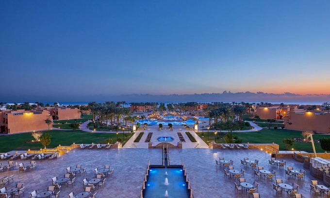 El Quseir Hotel | Group Stay in 4-Room Pool View + Spa, Beachfront, Tennis & Dining Options
