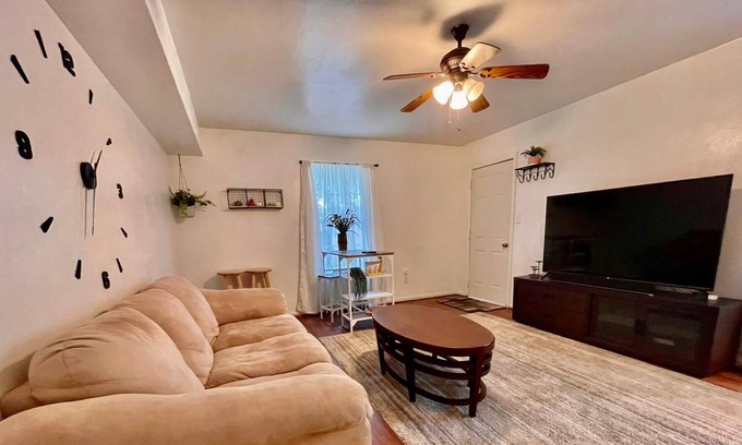 Norfolk Casa | Group Vacation Norfolk House