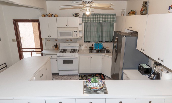 Flag Hill Casa | (Group Villa) Eagles Nest by the Beach