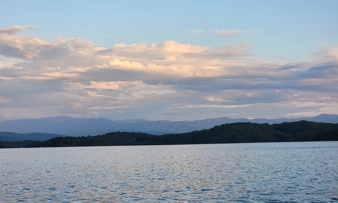 Dandridge Cabina | Grupos grandes ~ Lodge, asequible, familiar (a poca distancia del lago)