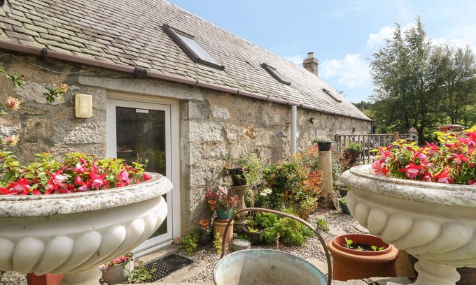Newtonmore Cabaña | GROUSE COTTAGE, romantic, character holiday cottage in Laggan