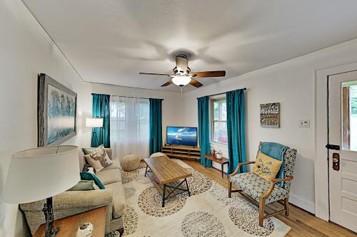 Weaverville Casa | Grove Cottage