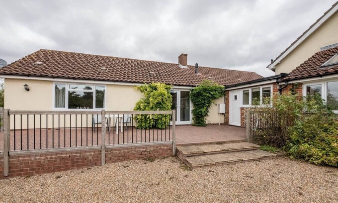 Woodbridge Apartamento | Grove Farm Annexe WITH SWIMMING POOL, DALLINGHOO