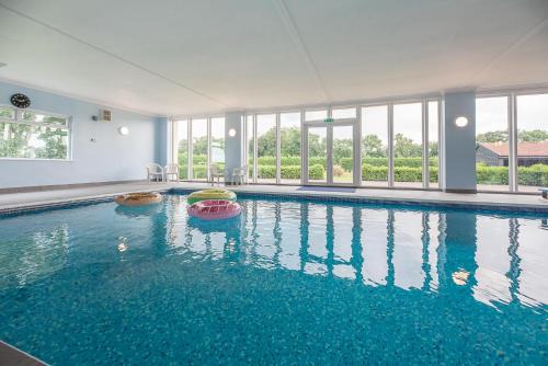Woodbridge Casa | Grove Farm Bungalow with swimming pool, Dallinghoo