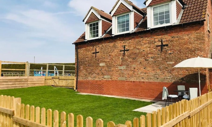 Aubourn Apartamento | Grove Farm Old Granary, 1st floor Loft Apartment, Includes Continental Breakfast