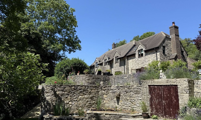 Holworth Casa | Grove Lodge - sleeps 11 guests in 6 bedrooms