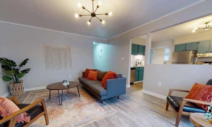 Madison Heights Casa | Groveland 3B/1B Design · Groveland 3BR/1BTH Designer Ranch in Madison Hts