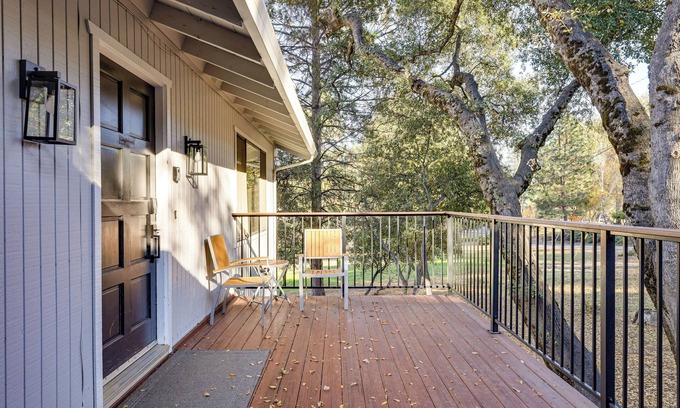 Groveland Cabaña | Groveland Home w/ Deck: 2 Mi to Pine Mountain Lake