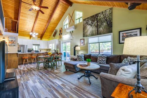 Groveland Casa | Groveland Home - Walk to Pine Mountain Lake!