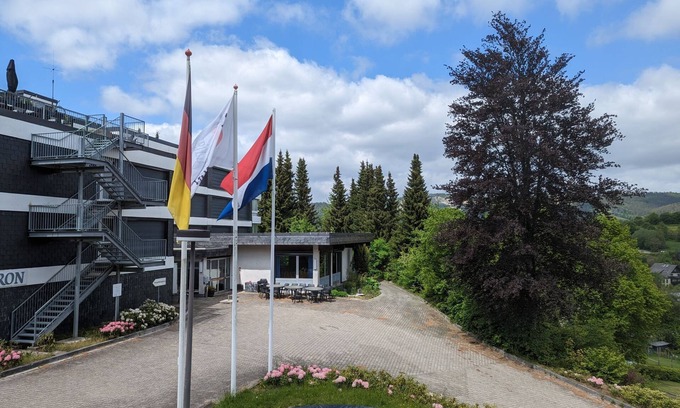 Groenebach Apartamento | Gruppe Rothaarsteig / 2 Wohneinheiten by Interhome