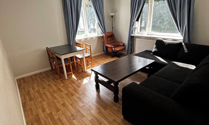 Hallabrottet Apartamento | Grymt Prisvärd Lägenhet, Nära Kumla & Örebro!