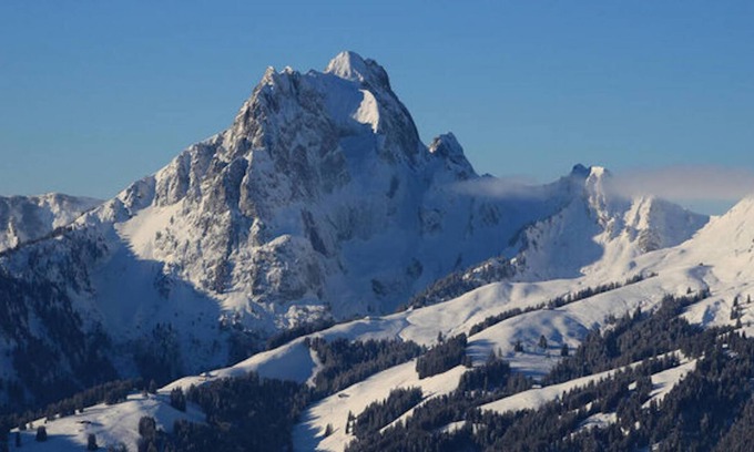 Rougemont Apartamento | Gstaad , Switzerland skiing from exclusive Rougemont chalet apartment,
