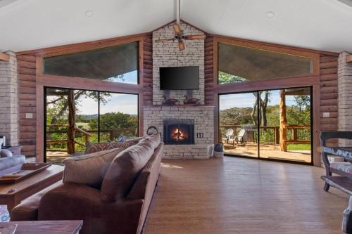 Kerrville Casa | Guadalupe Bluff Log Cabin