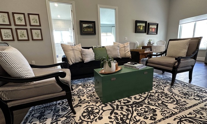 Holladay Apartamento | Guest Apartment close to Ski Resorts, Hiking Trails, Shopping Restaurants & more