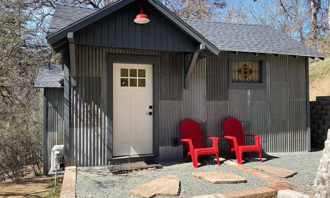 Posey Cabina | Guest Cabin at Three Falls Ranch