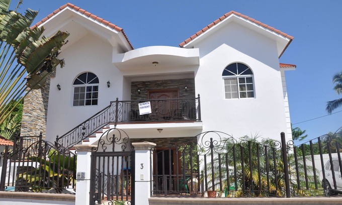 La Esplanada Villa | Condominio de 3 dormitorios para huéspedes en el último piso en el corazón de Sosua