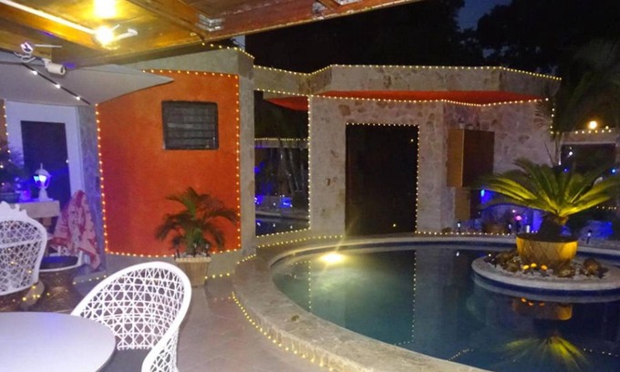 Playa Chiquita Apartamento | Guest-friendly suite with jacuzzi, love swing, mirrors, perfect for single men!