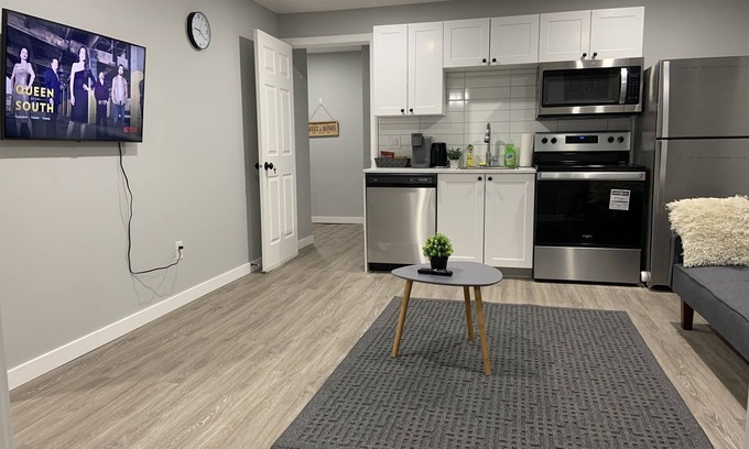 Regina Casa | Guest Home in Regina -- Feels like Home