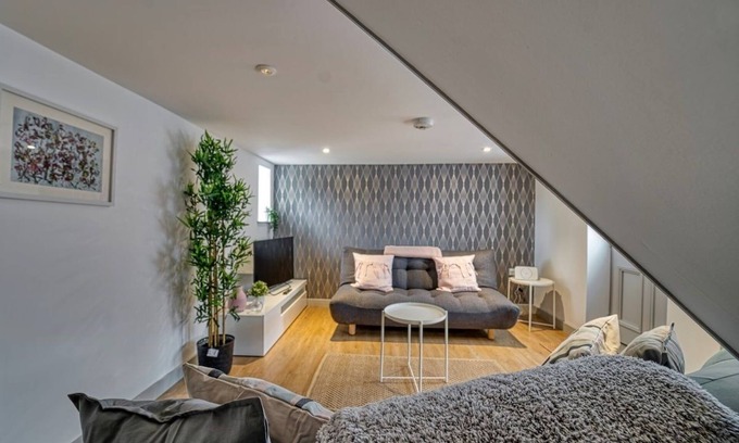 Leominster Casa | Guest Homes | Bridgepoint House