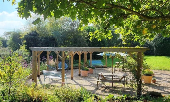 Bretforton Cabaña | Guest Homes | Clara Cottage