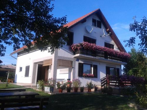 Catrnja Casa | Guest House Adrijana
