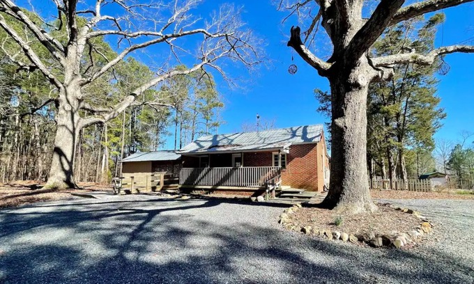 McCain Casa | Guest House at Jordan Lake