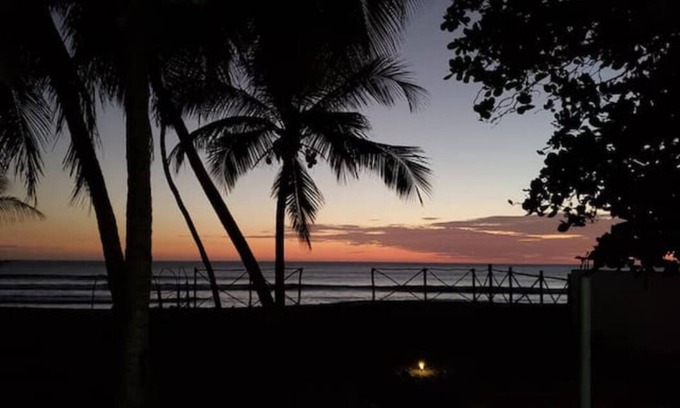 Poneloya Apartamento | Guest house/ casita, right on the beach, with a small pool.