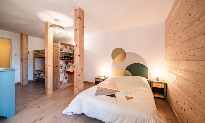 Mont-Saxonnex Apartamento | Casa de huéspedes 'Chambre Eté' con vistas a la montaña, terraza privada y Wi-Fi