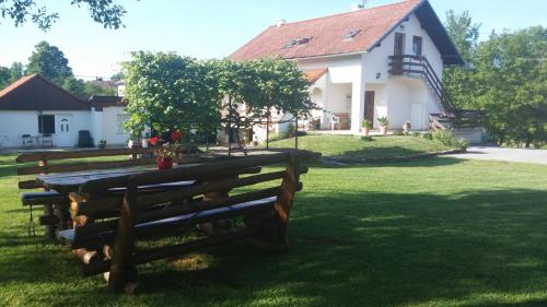 Ostarski Stanovi Casa | Guest House Family Dukić