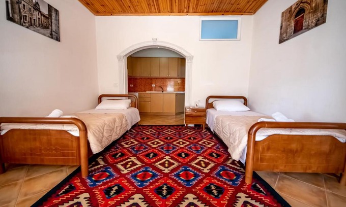 Gjirokaster Casa | Guest House Garden