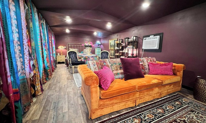 Kennard Cabina | GUEST HOUSE "GROOVY" PRIVATE HOT TUB ON DECK, WIFI, ROKU.