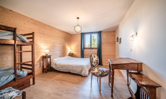 Mont-Saxonnex Apartamento | Casa de huéspedes 'Hiver' con vistas a la montaña, terraza privada y Wi-Fi