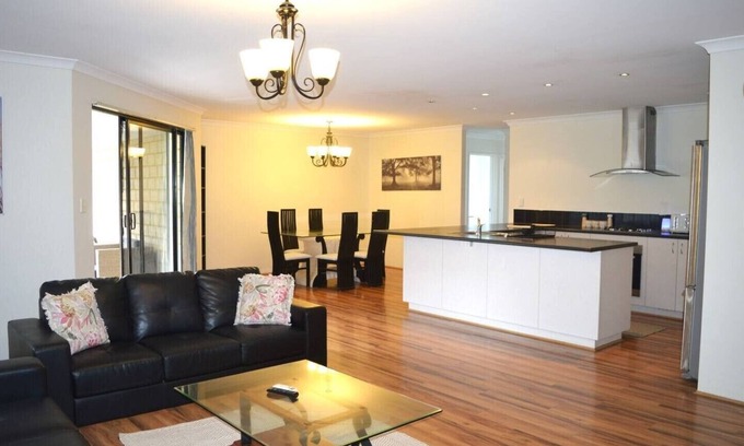 Baldivis Casa | Guest house in Baldivis