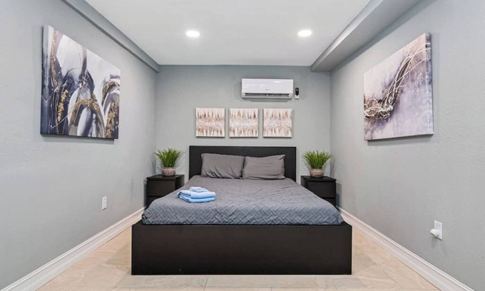 Safety Harbor Casa | Guest House in Clearwater w/acces to Shared Swimming Pool (GH3)