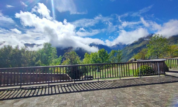 Garin Casa | Casa de huéspedes 'La Vingt-Huit - Chambre 4 Pers' con vistas a la montaña, terraza y jardín privado